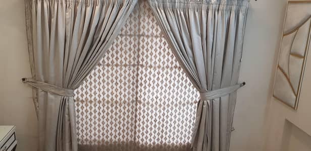 6 ft × 7 ft Premium Curtains – Excellent Condition