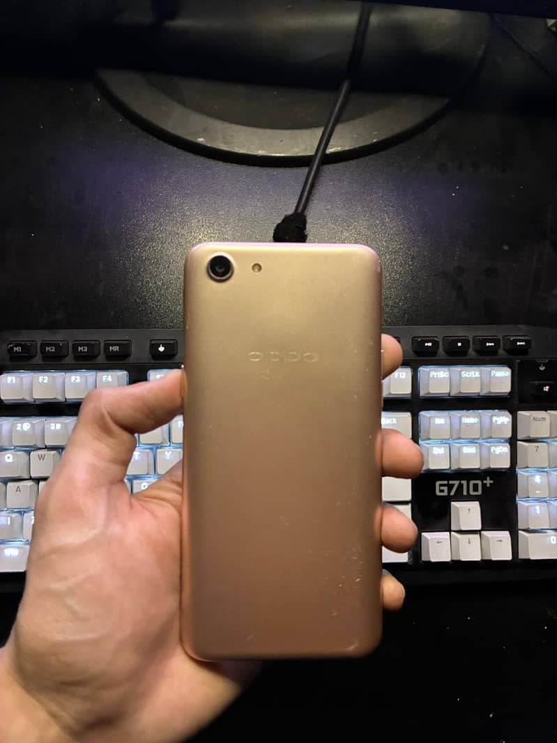 OPPO A85 1