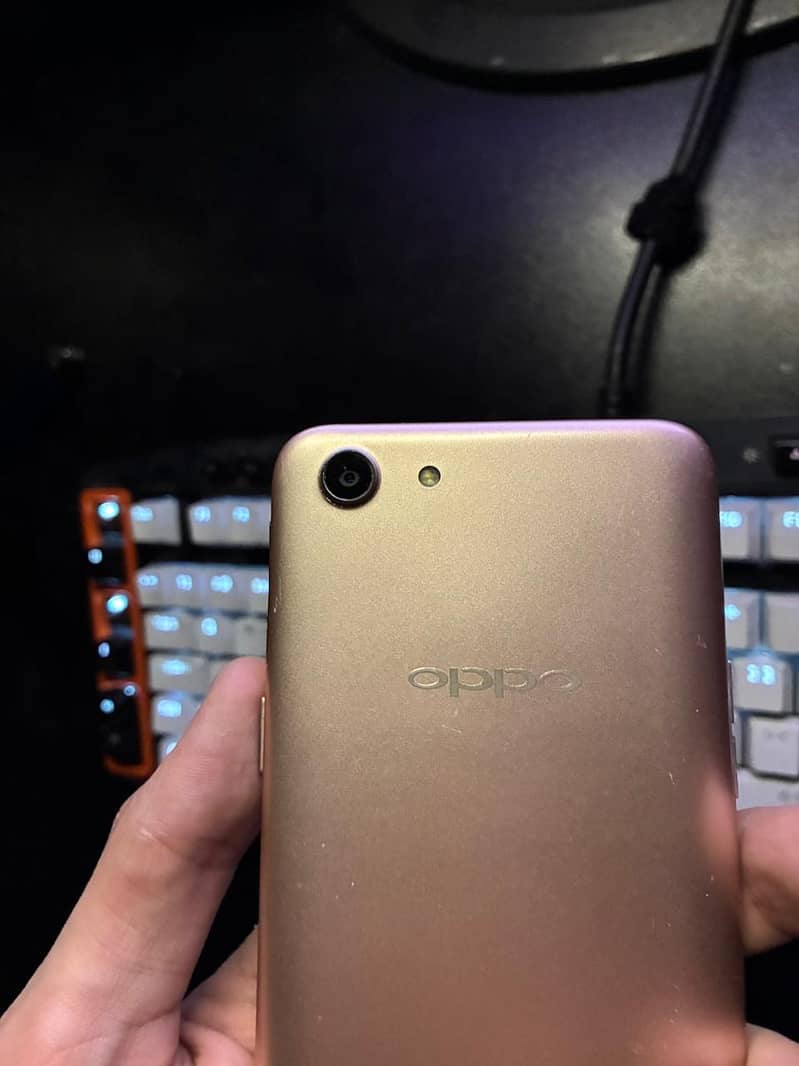 OPPO A85 7