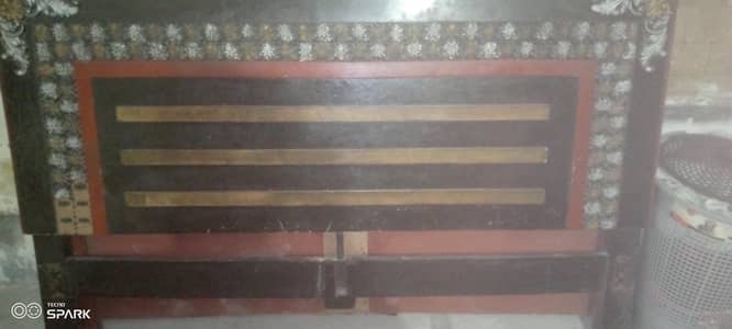 bed wooden