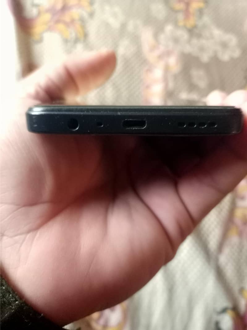 Realme C33 4