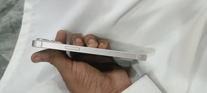 Apple iPhone 14