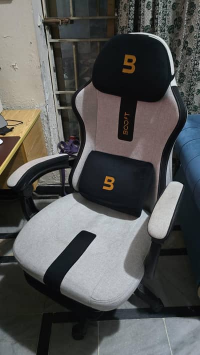 BOOST SURGE PRO GAMING CHAIR