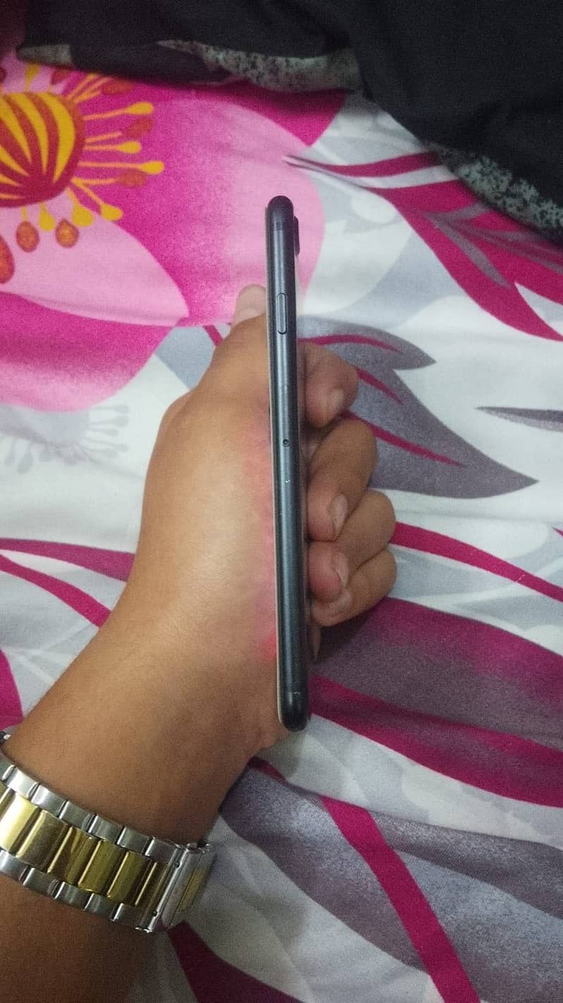 Apple iPhone 7 0