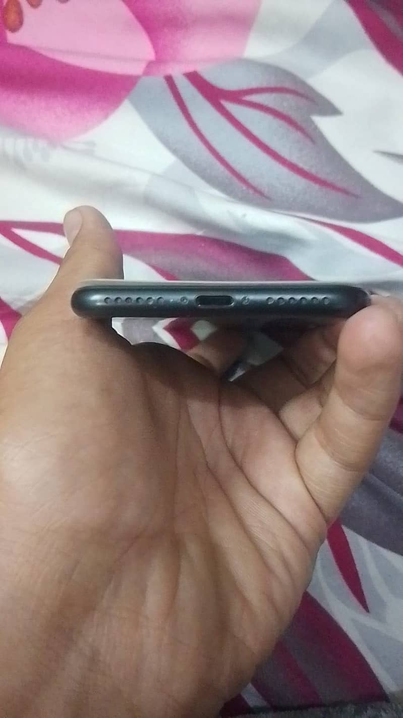 Apple iPhone 7 3
