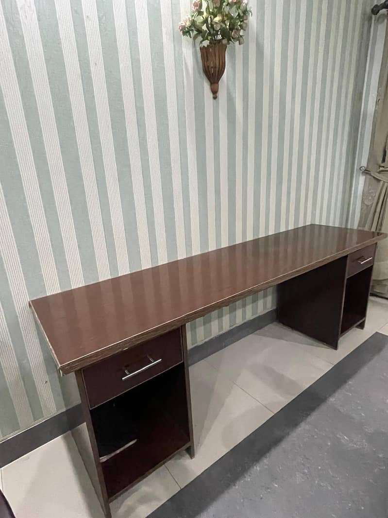 One Study table Amost new 0