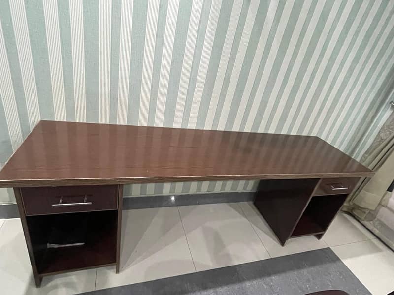 One Study table Amost new 2
