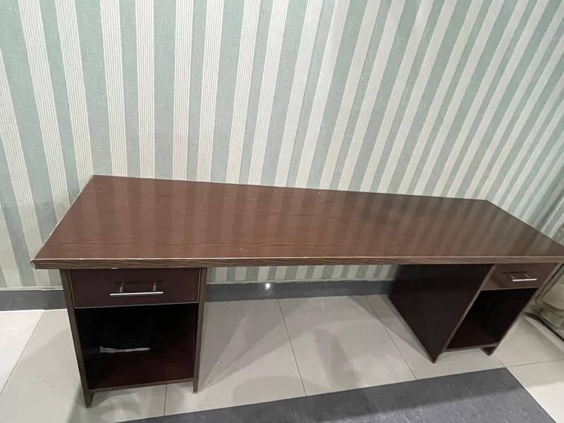 One Study table Amost new 4