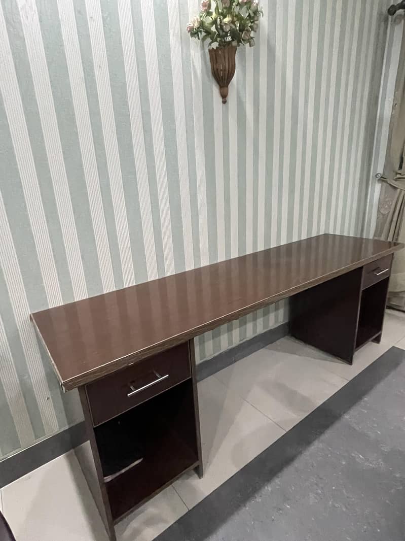 One Study table Amost new 6