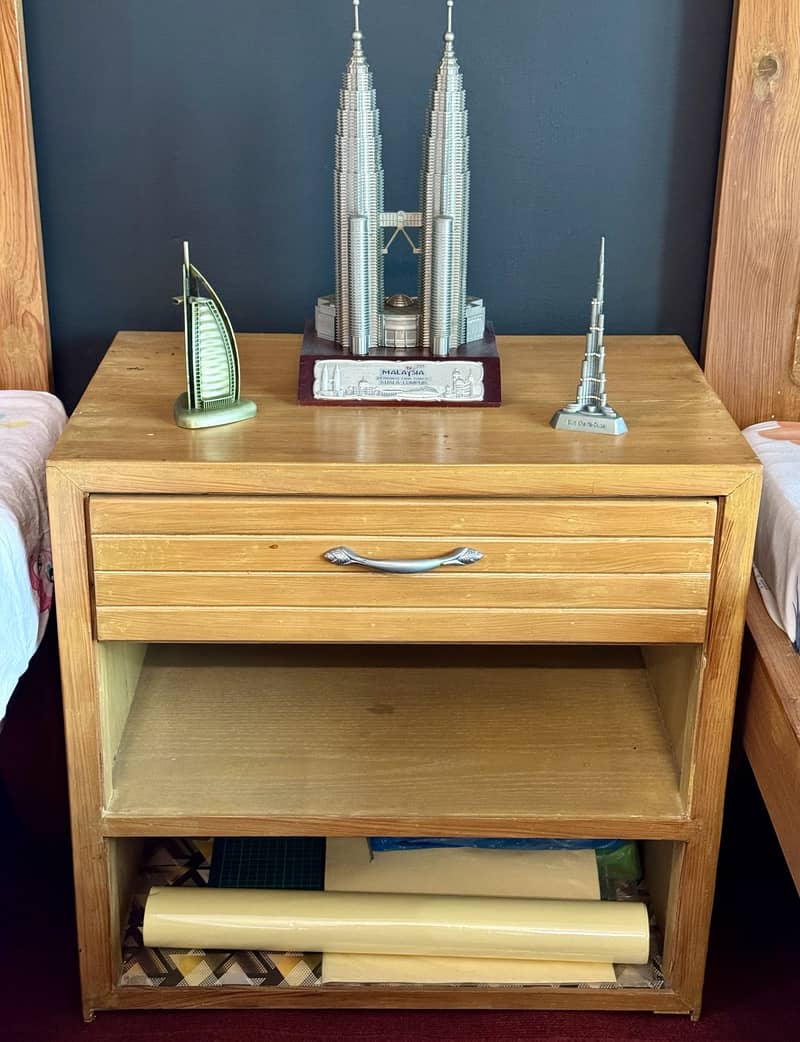 Bedset + Dressing Table + Mirror 3
