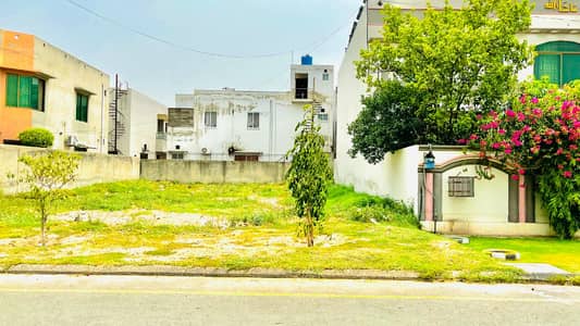 1 KANAL PLOT FOR SALE IN VALENCIA TOWN LAHORE