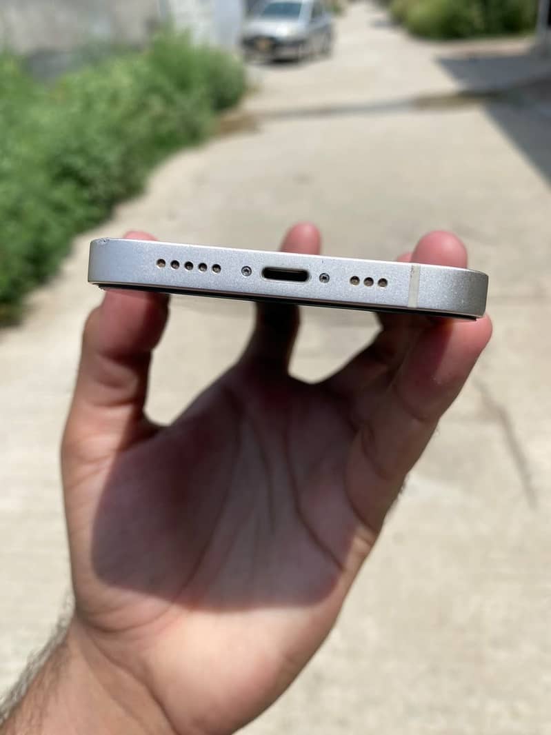 Apple iPhone 13 4