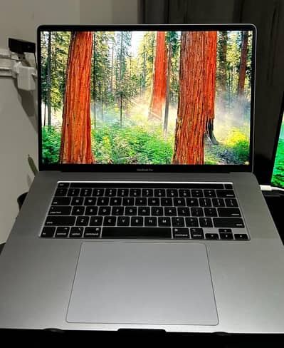 MacBook Pro 2019 16 inches  New With Retina Display