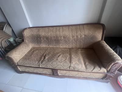 5 seater sofa set with table.