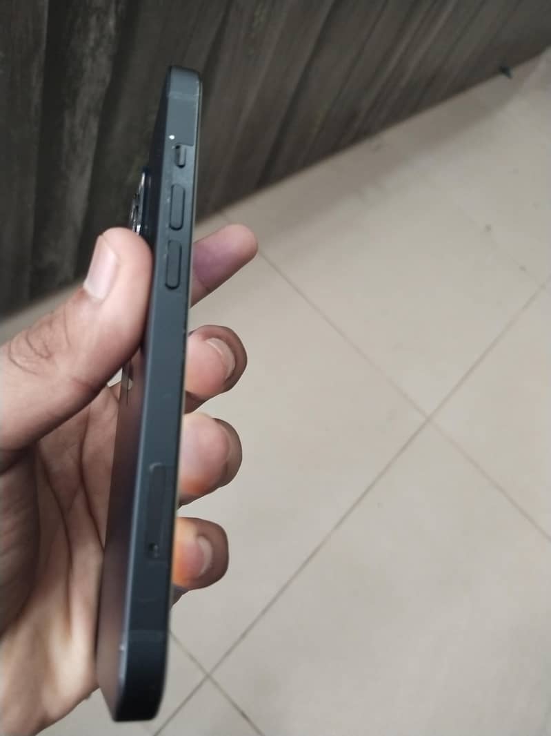 Apple iPhone 13 2