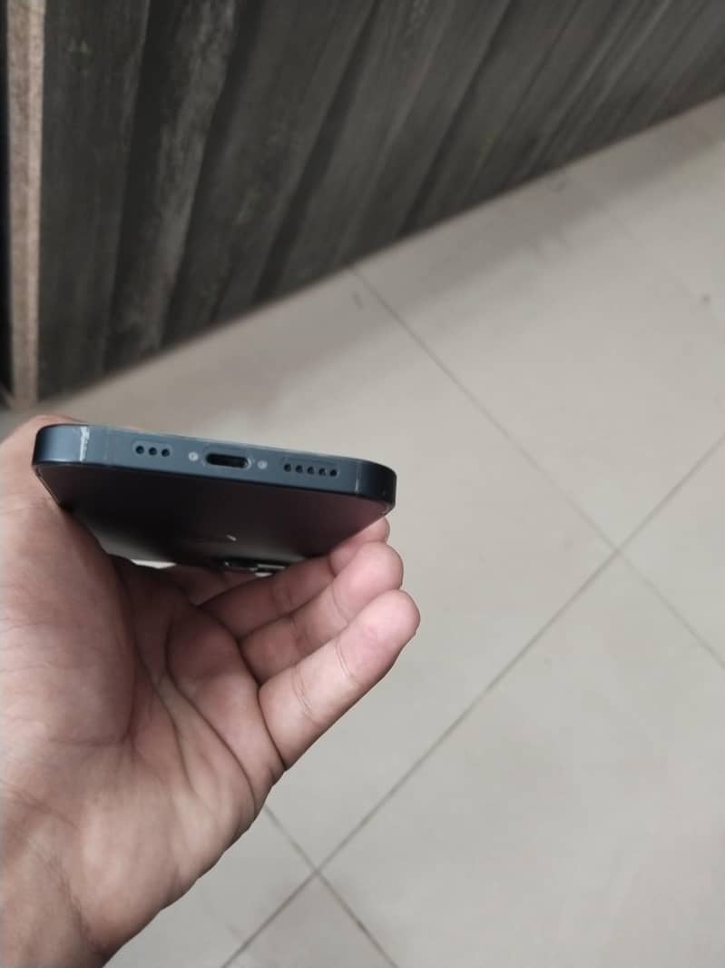 Apple iPhone 13 4