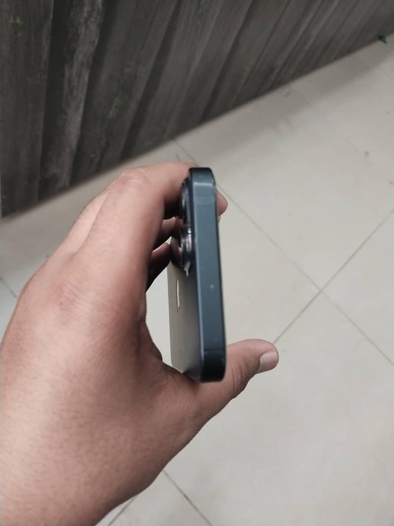Apple iPhone 13 6