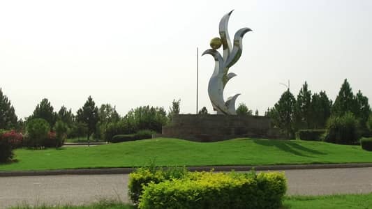 Farm House 10 Kanal Land For Sale In Beautiful Gulberg Greens - Block D