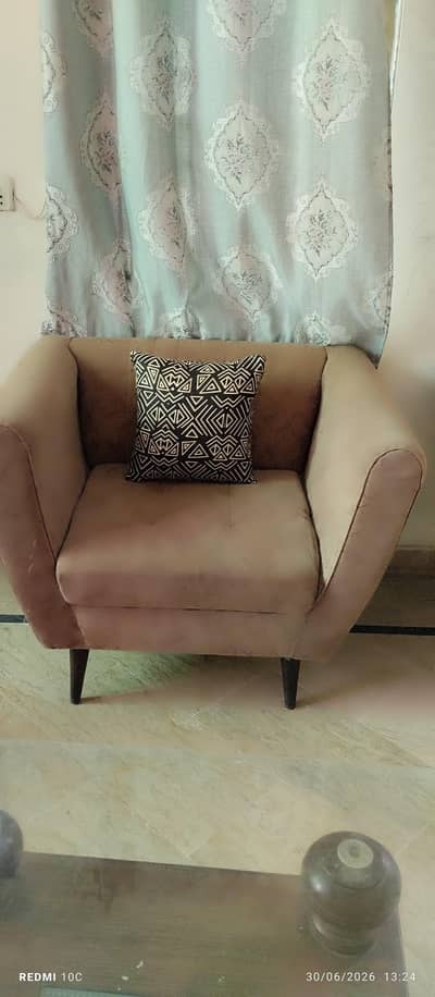 Turkish fabric golden brown 5 seater slightly used sofa set