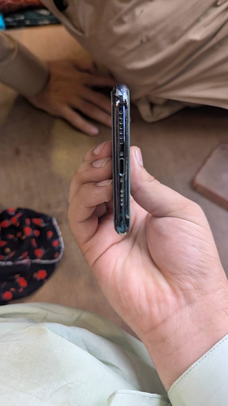 Apple iPhone 11 pro max 4