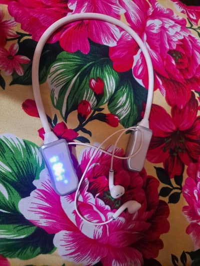 good candition and use headphones