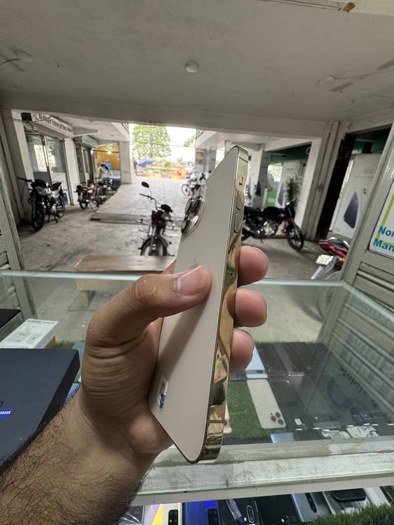 Iphone 13pro max sim working 2