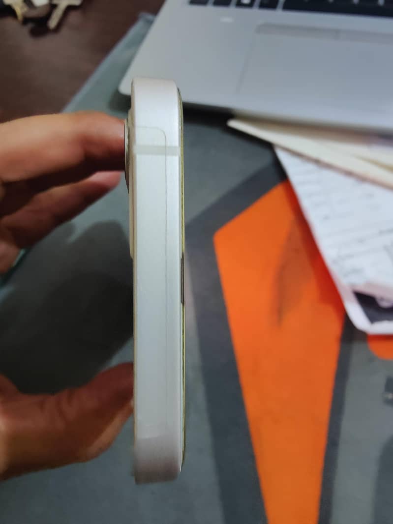 Apple iPhone 12 4