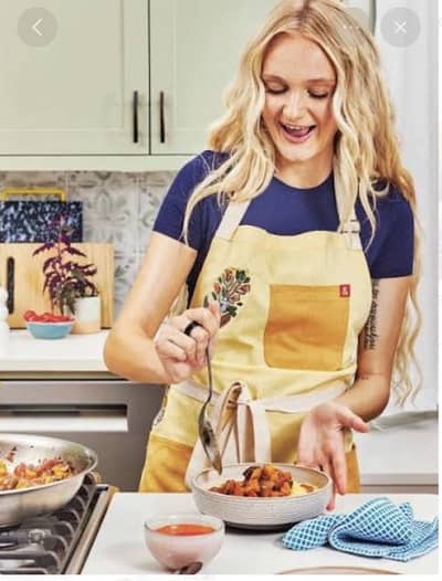 Female cook needed
