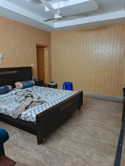 MODEL TOWN ROOM AVAILABLE FOR BECHLOES & Girls & Husband wife