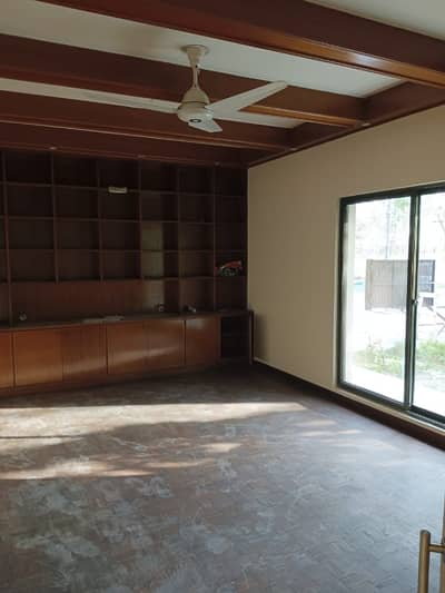 3 Kanal Beautiful House Available For Family+Silent Office &Amp;Amp; Front Back Lawn