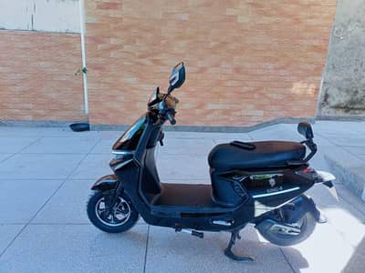 KING s electric scooty