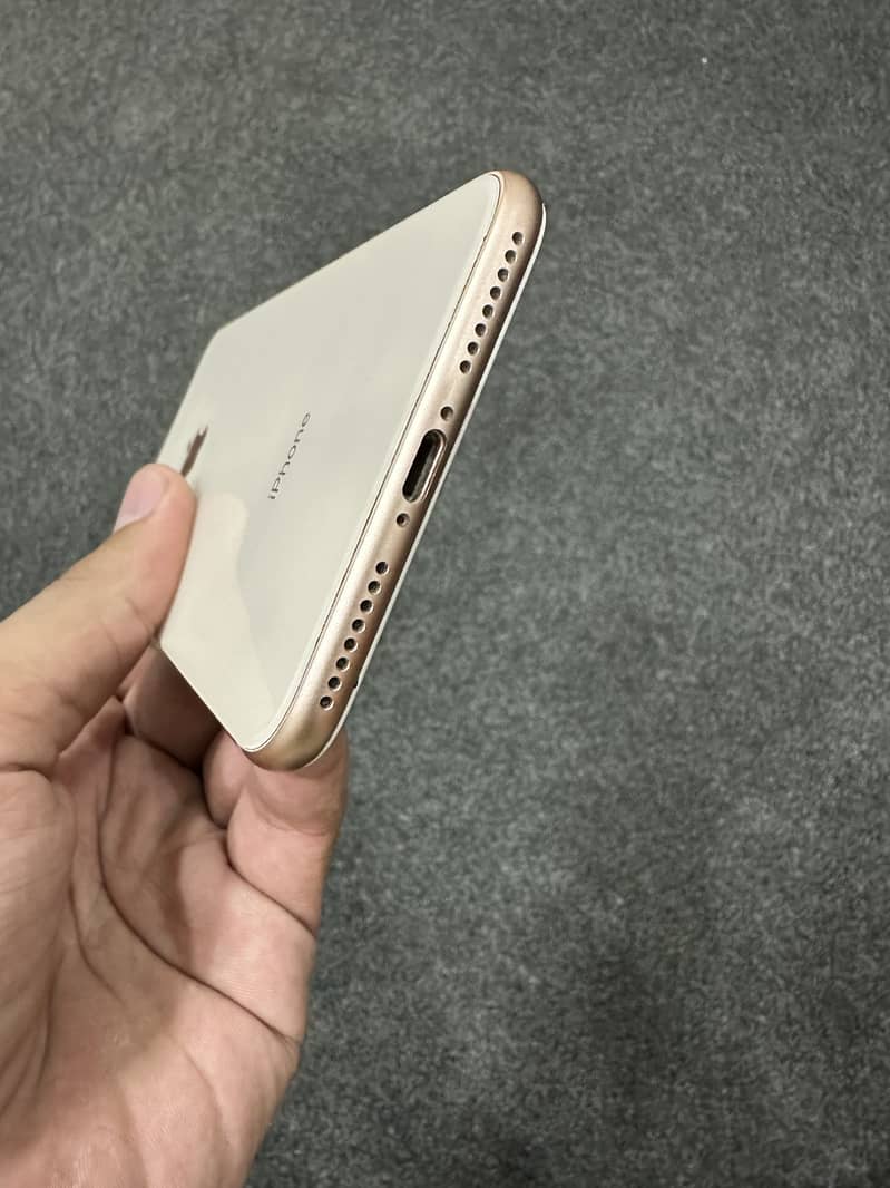 Apple iPhone 8 Plus 4
