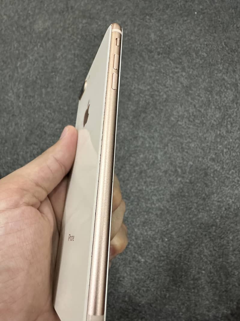 Apple iPhone 8 Plus 5