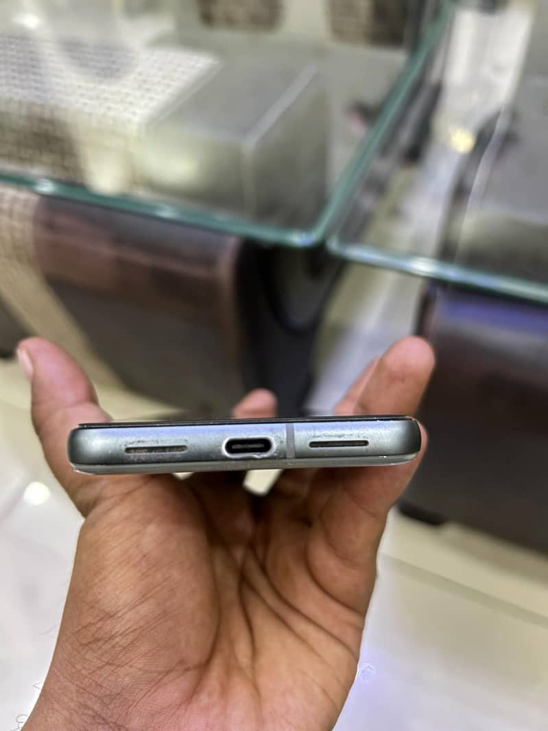 Google Pixel 8 6