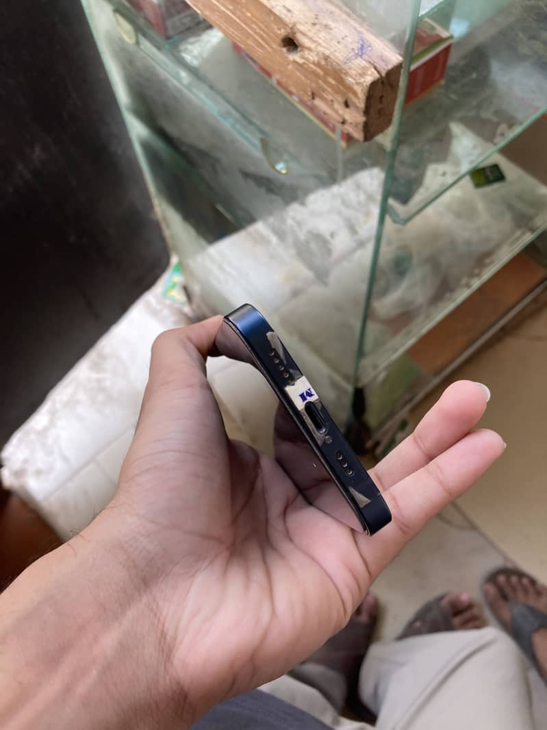 Apple iPhone 13 2