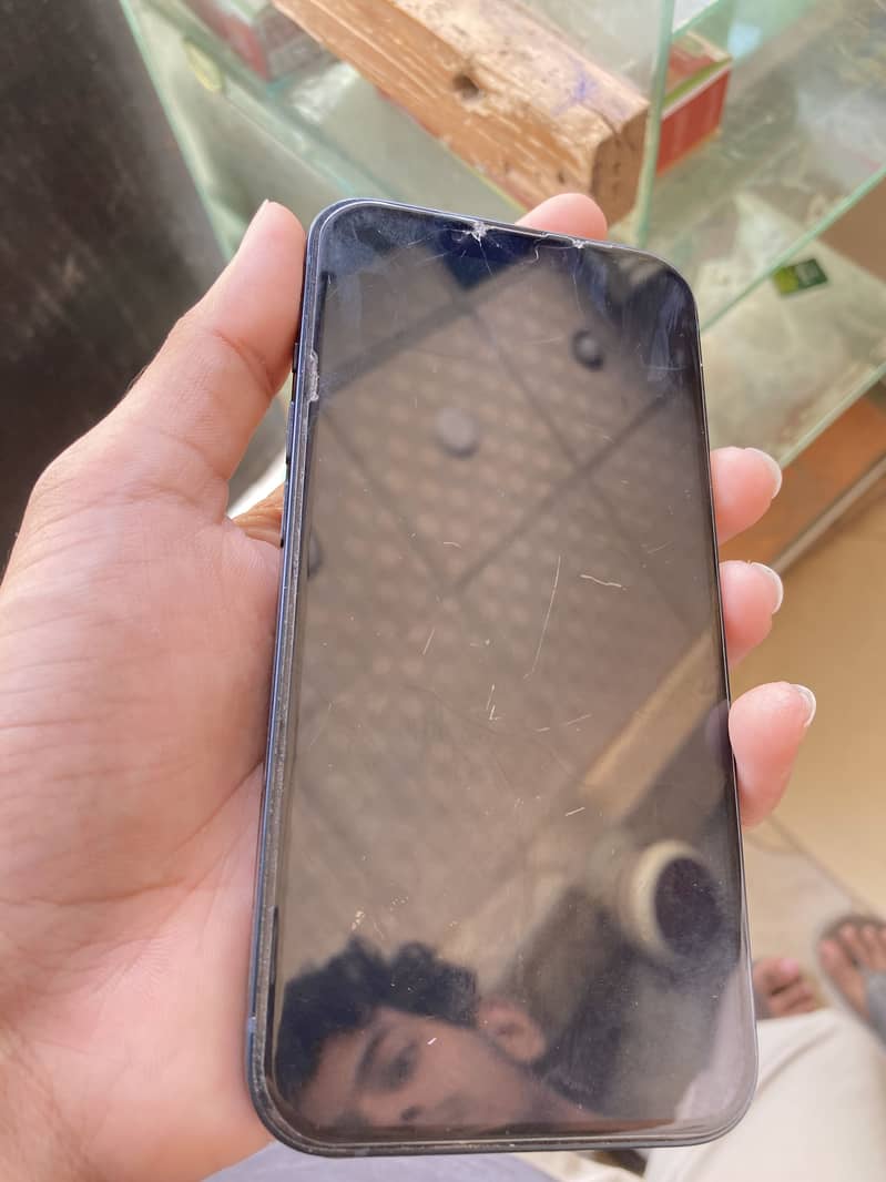 Apple iPhone 13 5