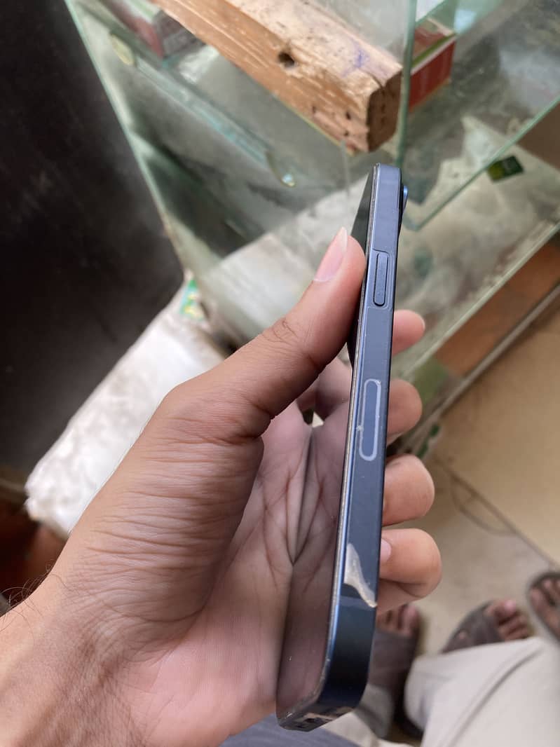 Apple iPhone 13 7