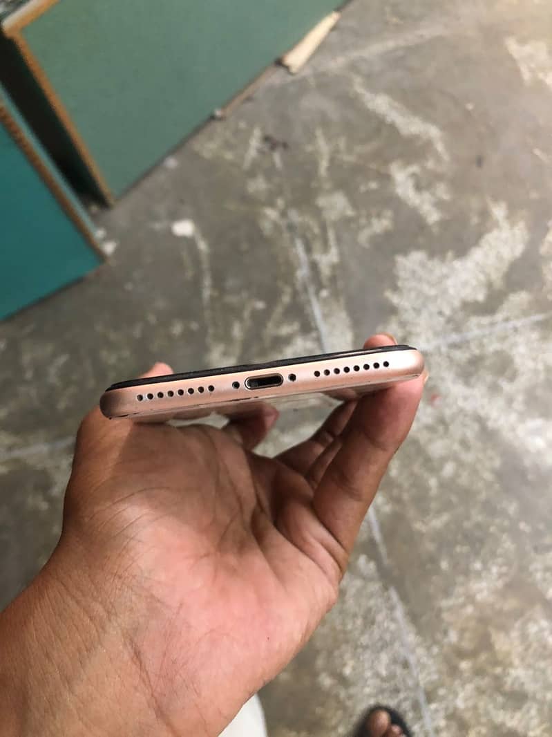 Apple iPhone 8 Plus 1