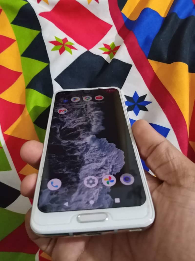 Sharp Aquos R2 1