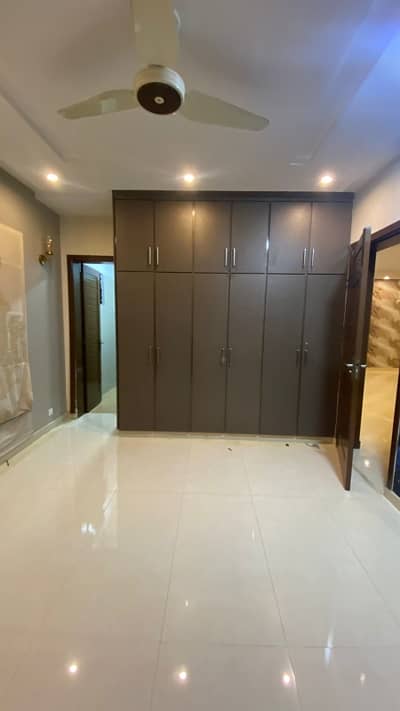 12 MARLA UPER PORTION BRAND NEW AVALIABLE FOR RENT IN BAHRIA TOWN NEAR PARK