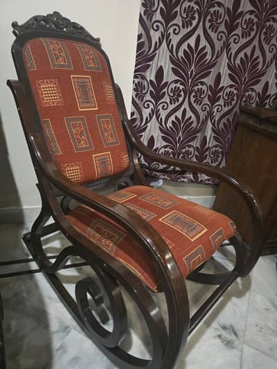 Rocking Chairs, 7k Each