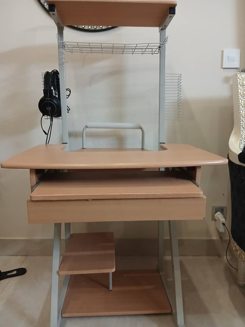 computer table 1