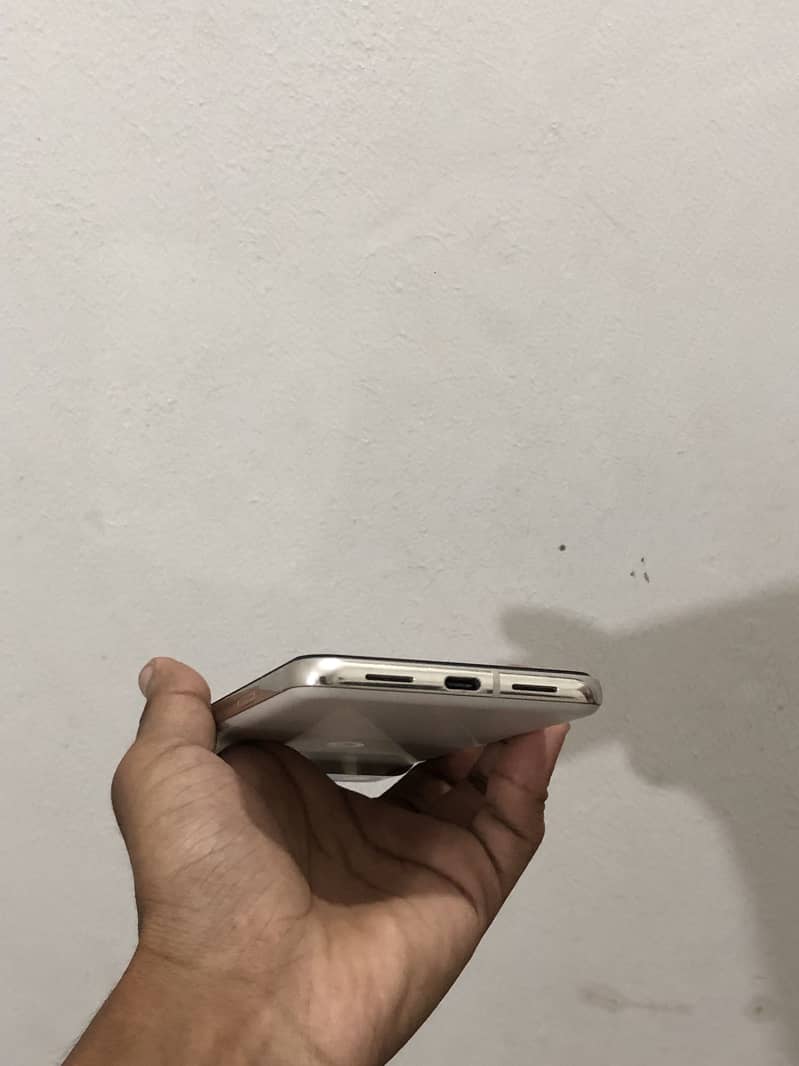 Google Pixel 8 Pro 2