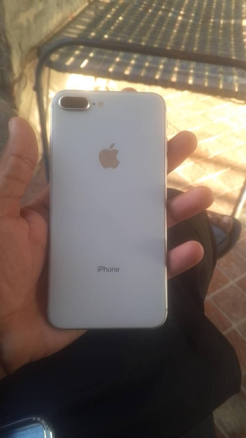 Apple iPhone 8 Plus 1