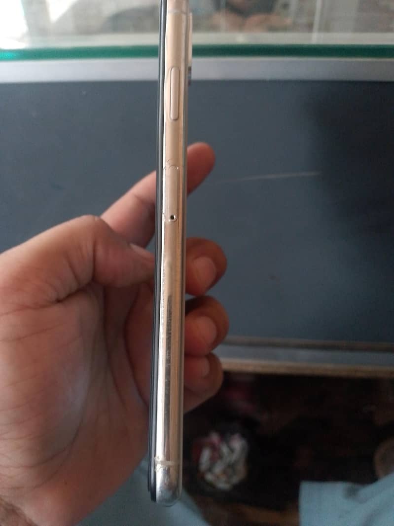 Apple iPhone X 3