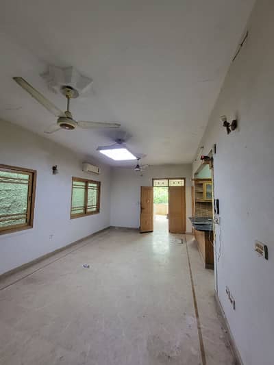 PRIME SILENT COMMERCIAL 5-ROOM FOR RENT GULSHAN-E-IQBAL BLOCK 4 | MAIN 60 FT ROAD