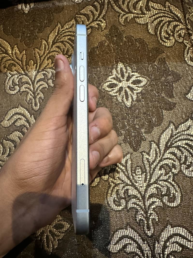 iPhone 15 7
