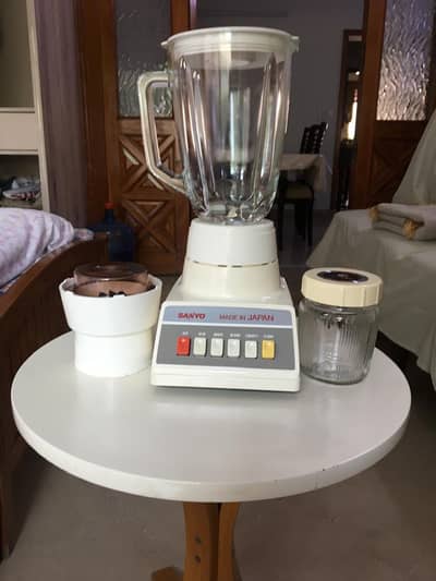 Sanyo Blender with Mill Grinder and Mini bottle