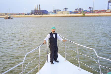ak larki chai ha ship  ka Liya watier ka Kam ka Liya 1500 par day ha