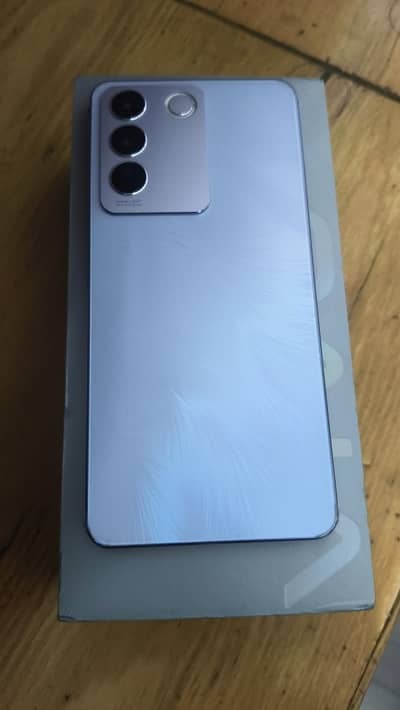 Vivo V27e lavender